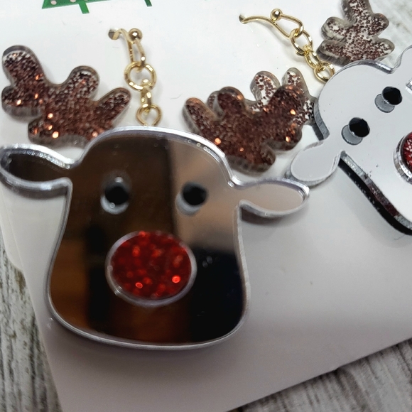 Reindeer Holiday Earrings - Picture 7 of 8